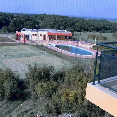 מלון Hotel Varvara 3*