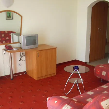 מלון Hotel Varvara 3*