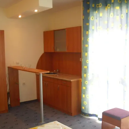 Hotel Varvara מלון