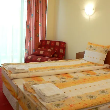 מלון Hotel Varvara 3*