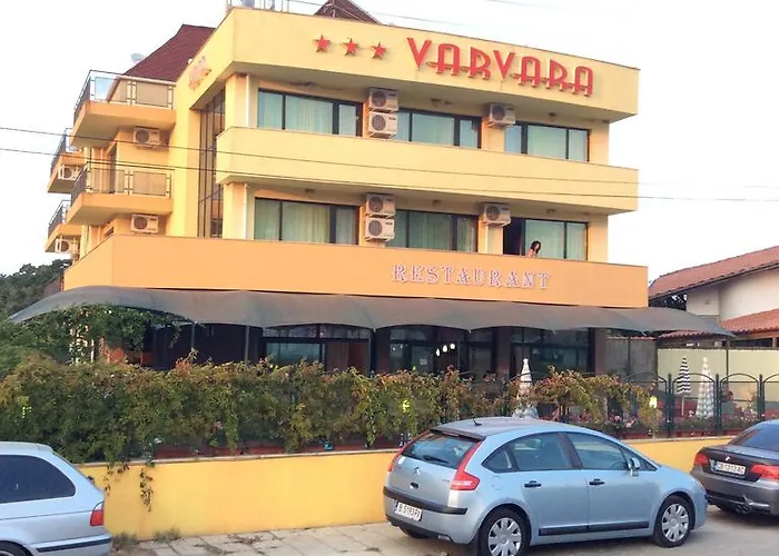 瓦尔瓦拉酒店 3*